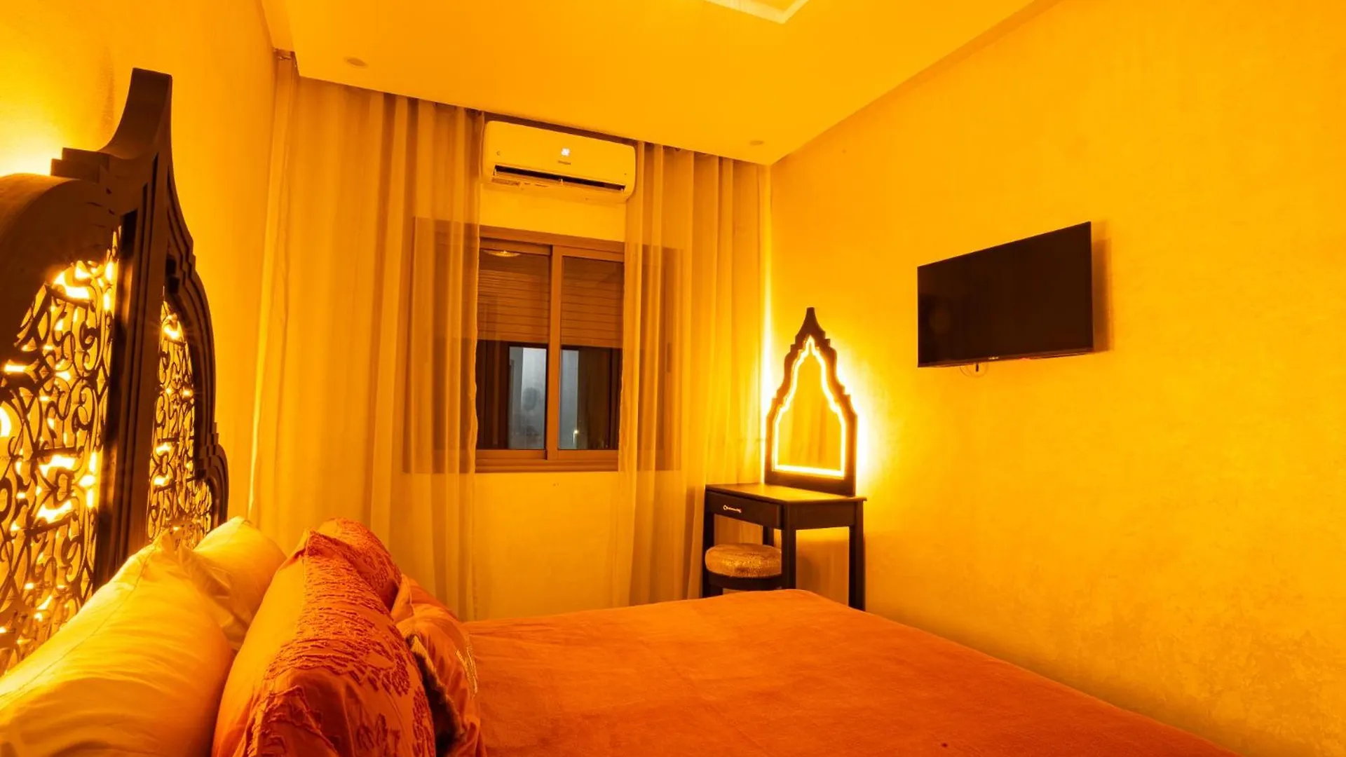 Hags Apartment - Traditional Modern Apartment, Full Ac, 10M From Airport Marrakesz Maroko