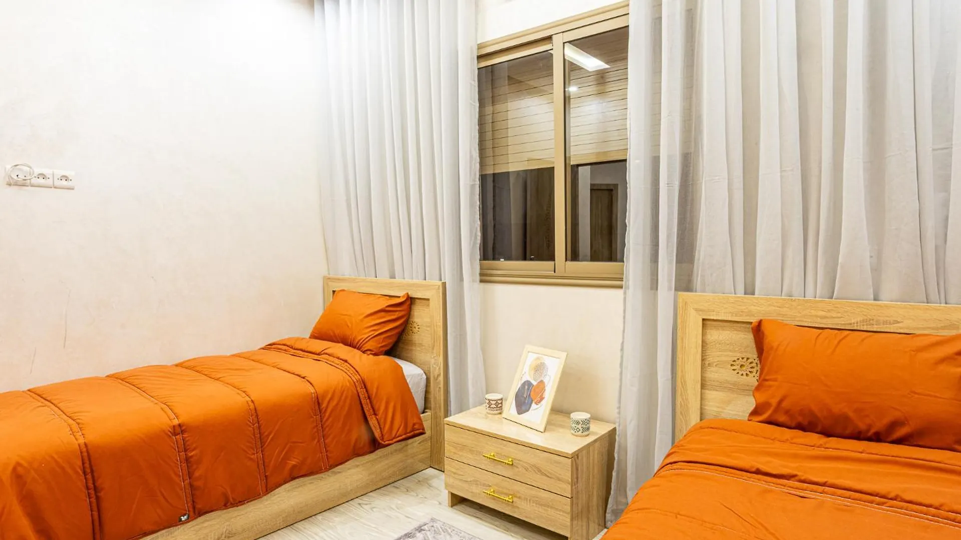 Hags Apartment - Traditional Modern Apartment, Full Ac, 10M From Airport Marakeş