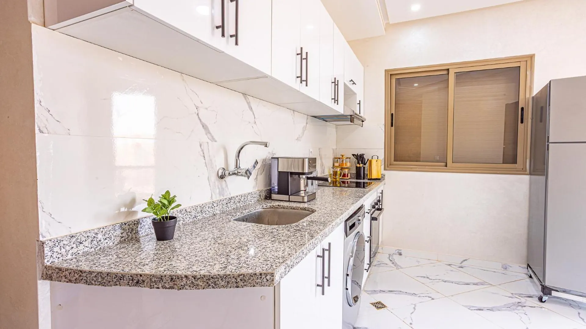 Hags Apartment - Traditional Modern Apartment, Full Ac, 10M From Airport Marrakesz Maroko