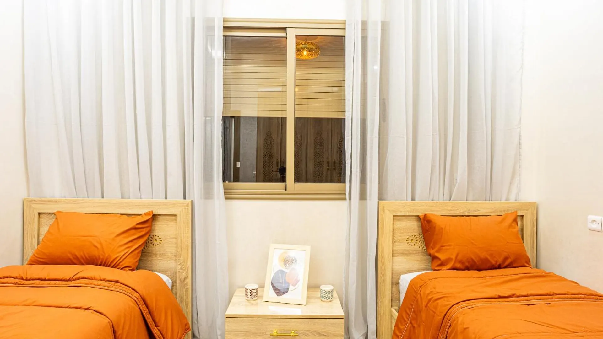 Hags Apartment - Traditional Modern Apartment, Full Ac, 10M From Airport Marrakesz
