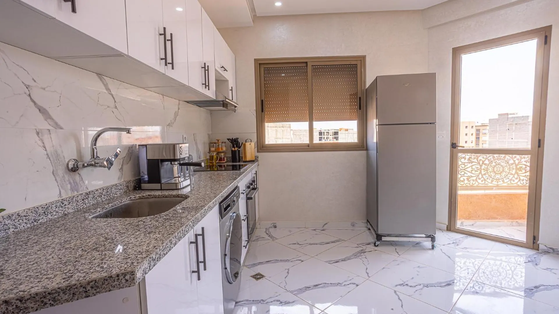 Hags Apartment - Traditional Modern Apartment, Full Ac, 10M From Airport Marakeş Fas