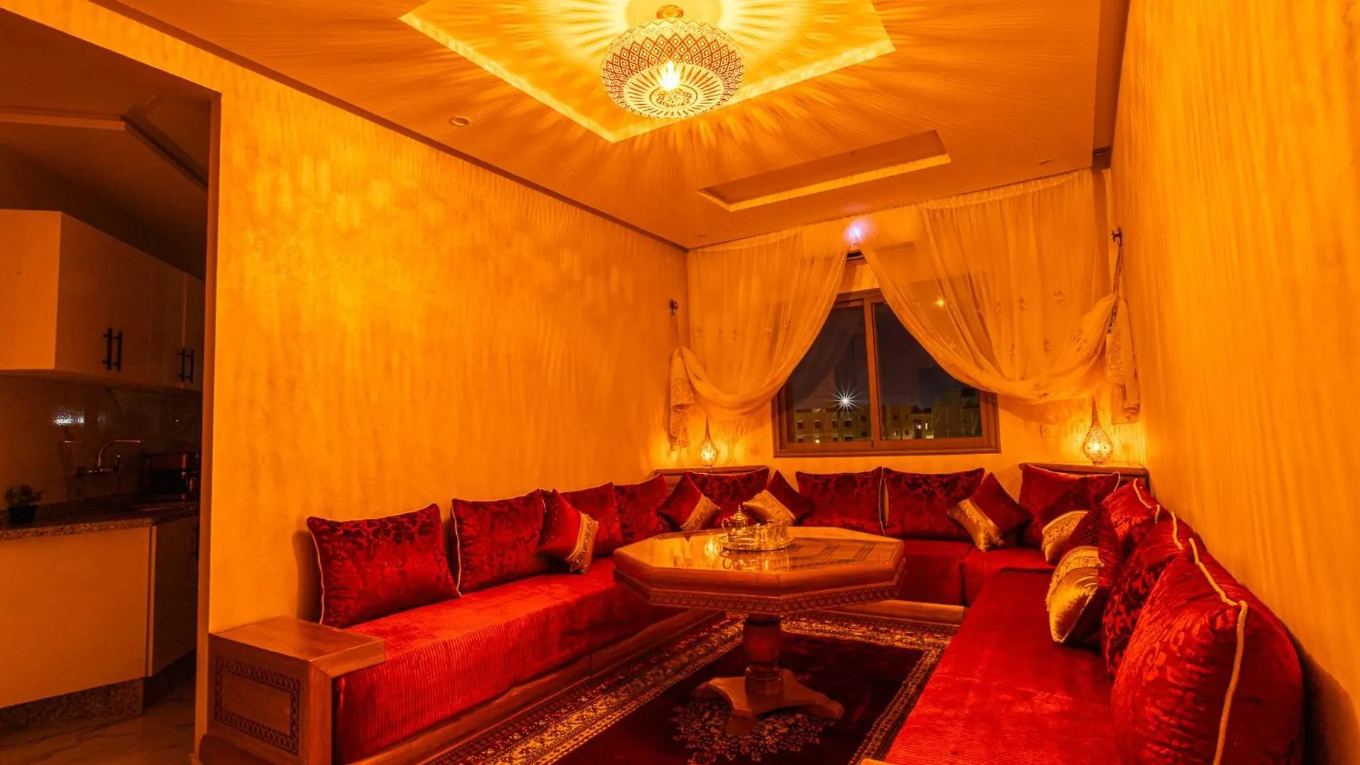 Hags Apartment - Traditional Modern Apartment, Full Ac, 10M From Airport Marakeş 0*,  Fas