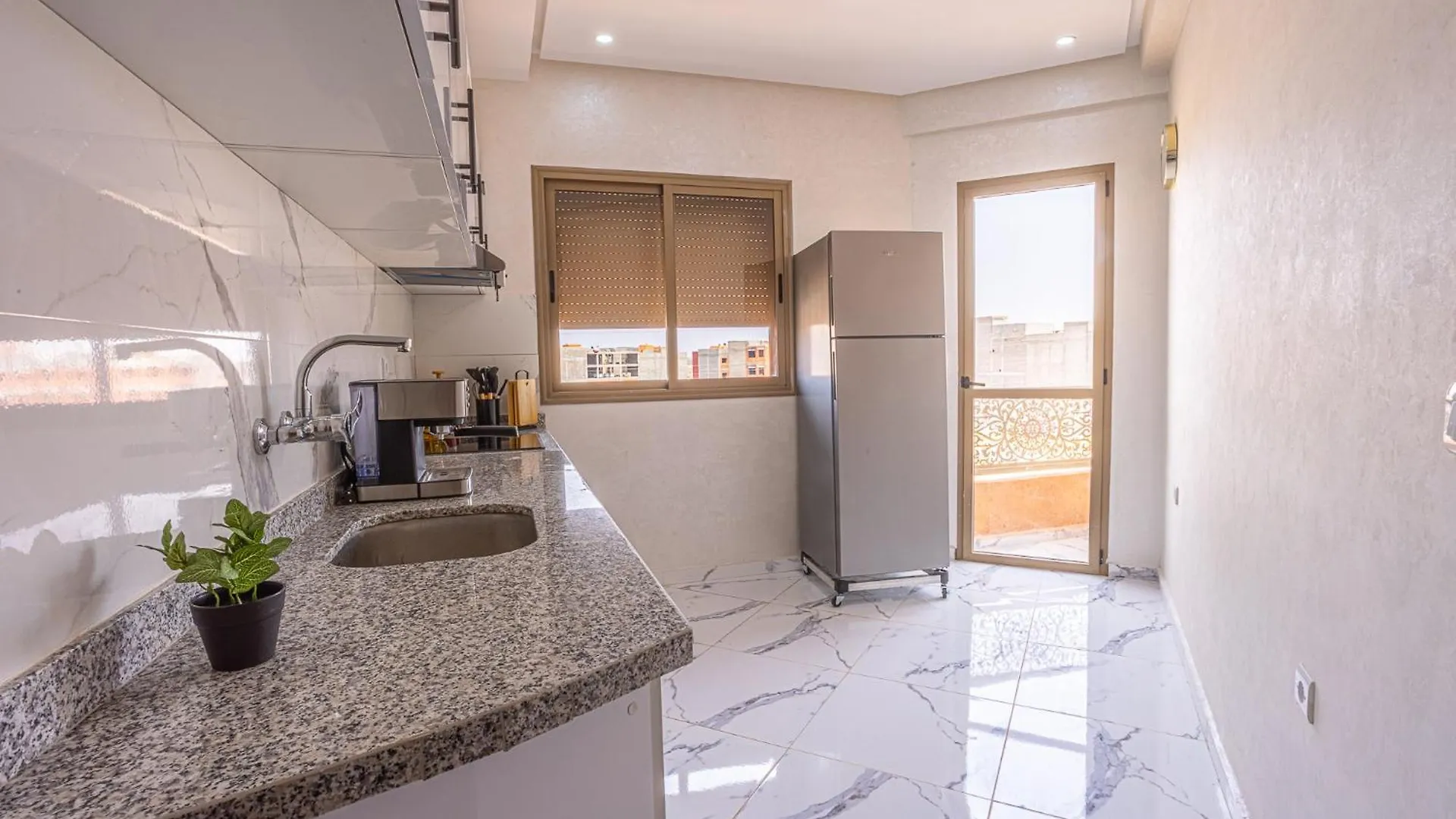 Hags Apartment - Traditional Modern Apartment, Full Ac, 10M From Airport Marrakesz
