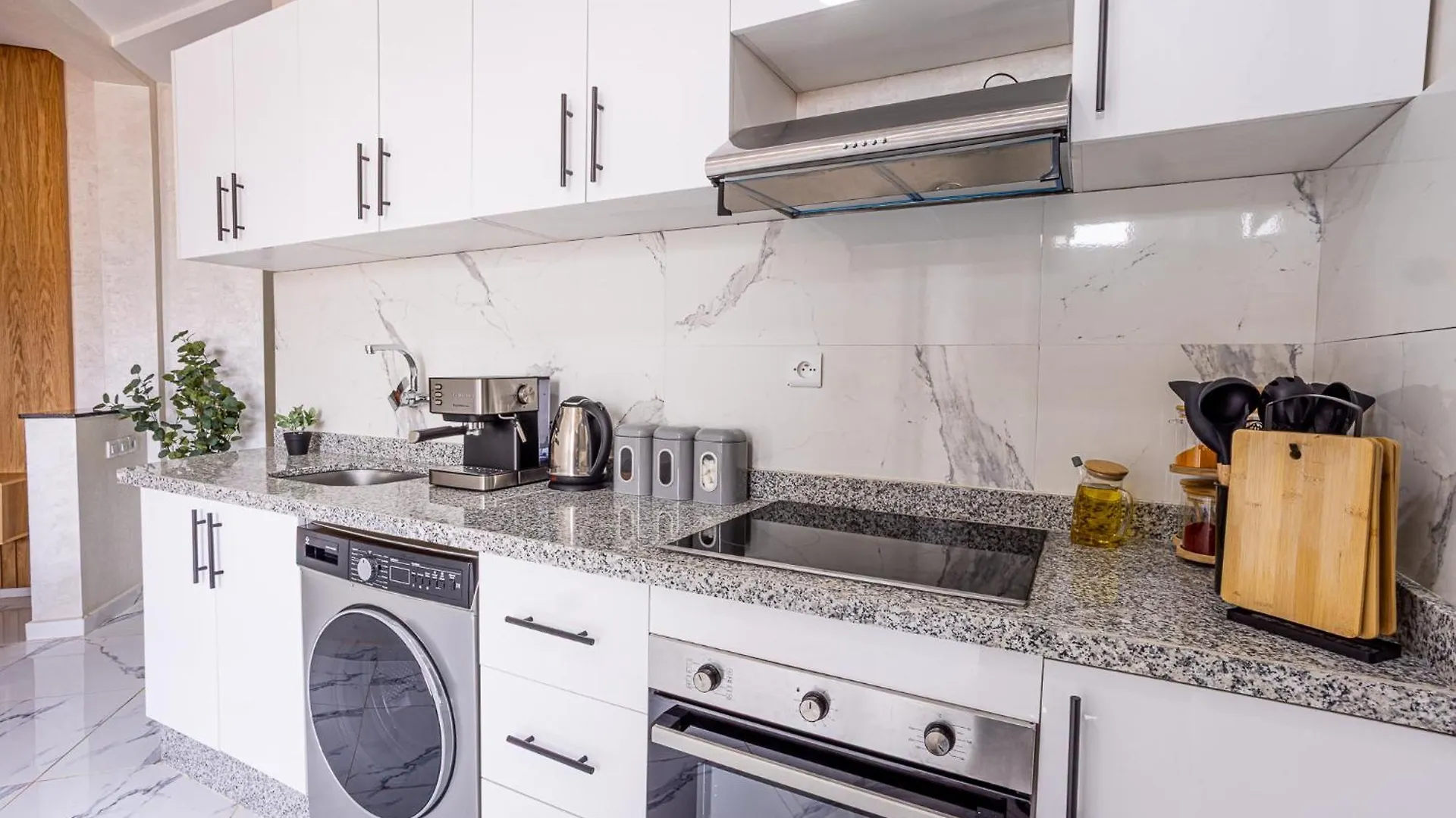 Hags Apartment - Traditional Modern Apartment, Full Ac, 10M From Airport Marrakesz