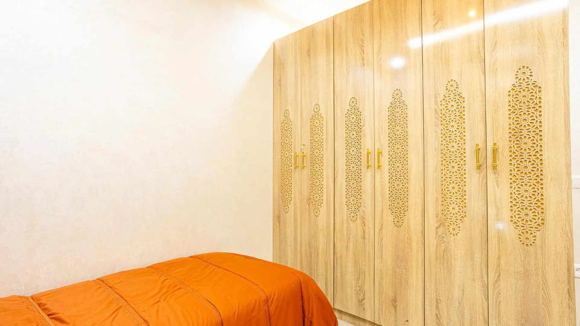 Hags Apartment - Traditional Modern Apartment, Full Ac, 10M From Airport Marrakesz