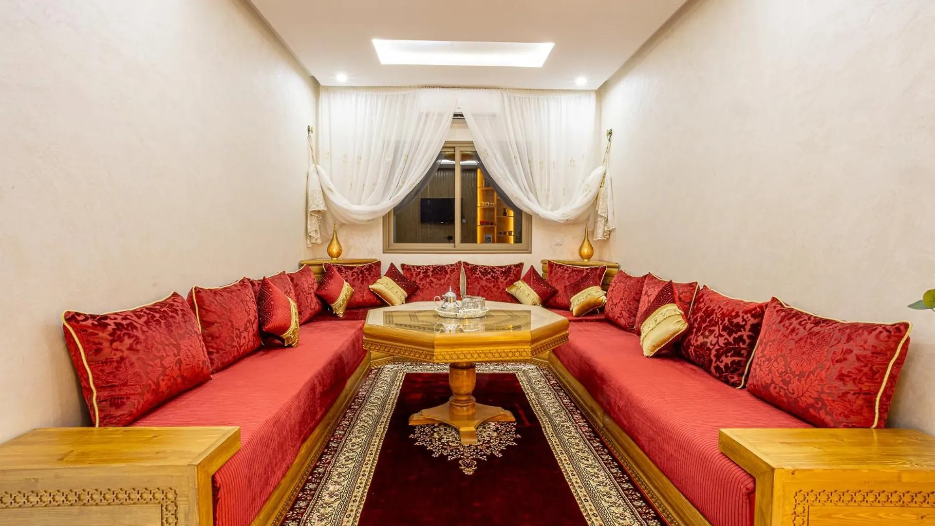 Hags Apartment - Traditional Modern Apartment, Full Ac, 10M From Airport Marrakesz Maroko