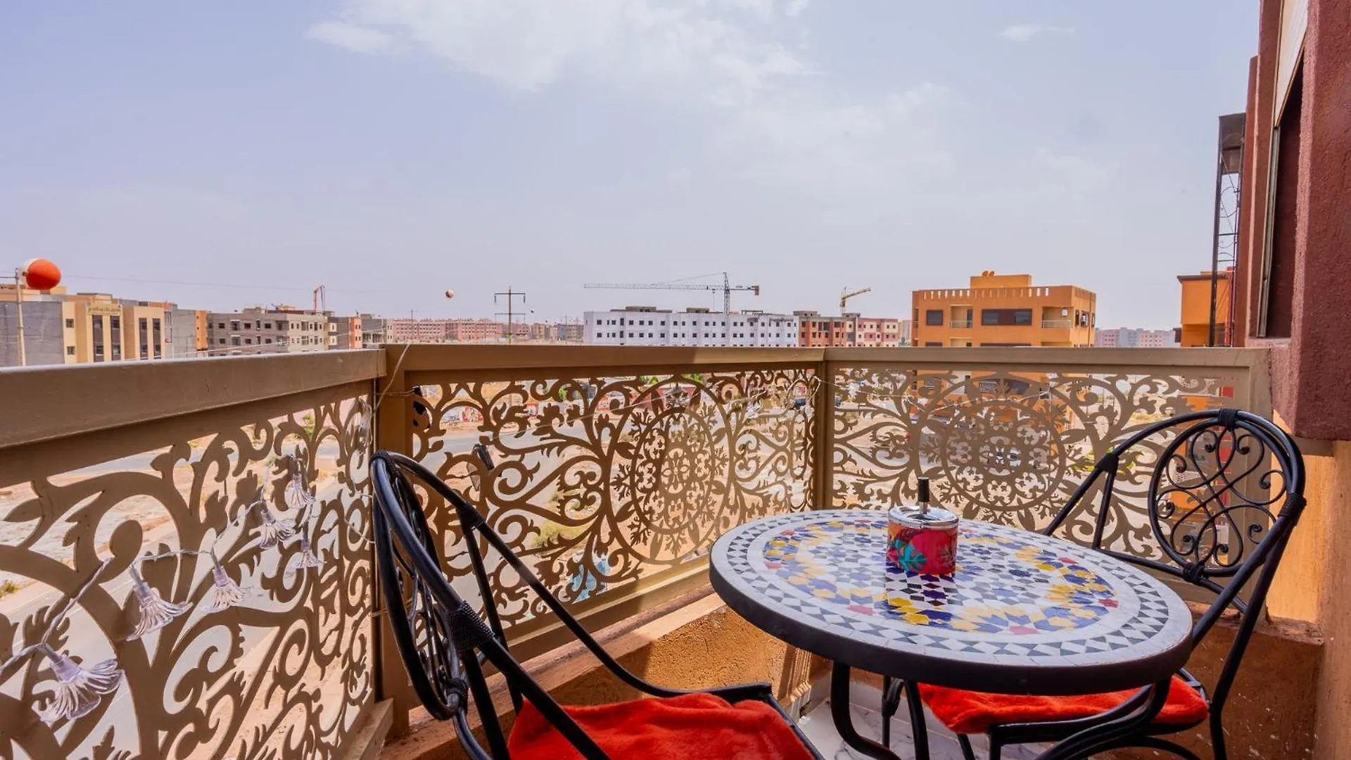 Hags Apartment - Traditional Modern Apartment, Full Ac, 10M From Airport Marakeş