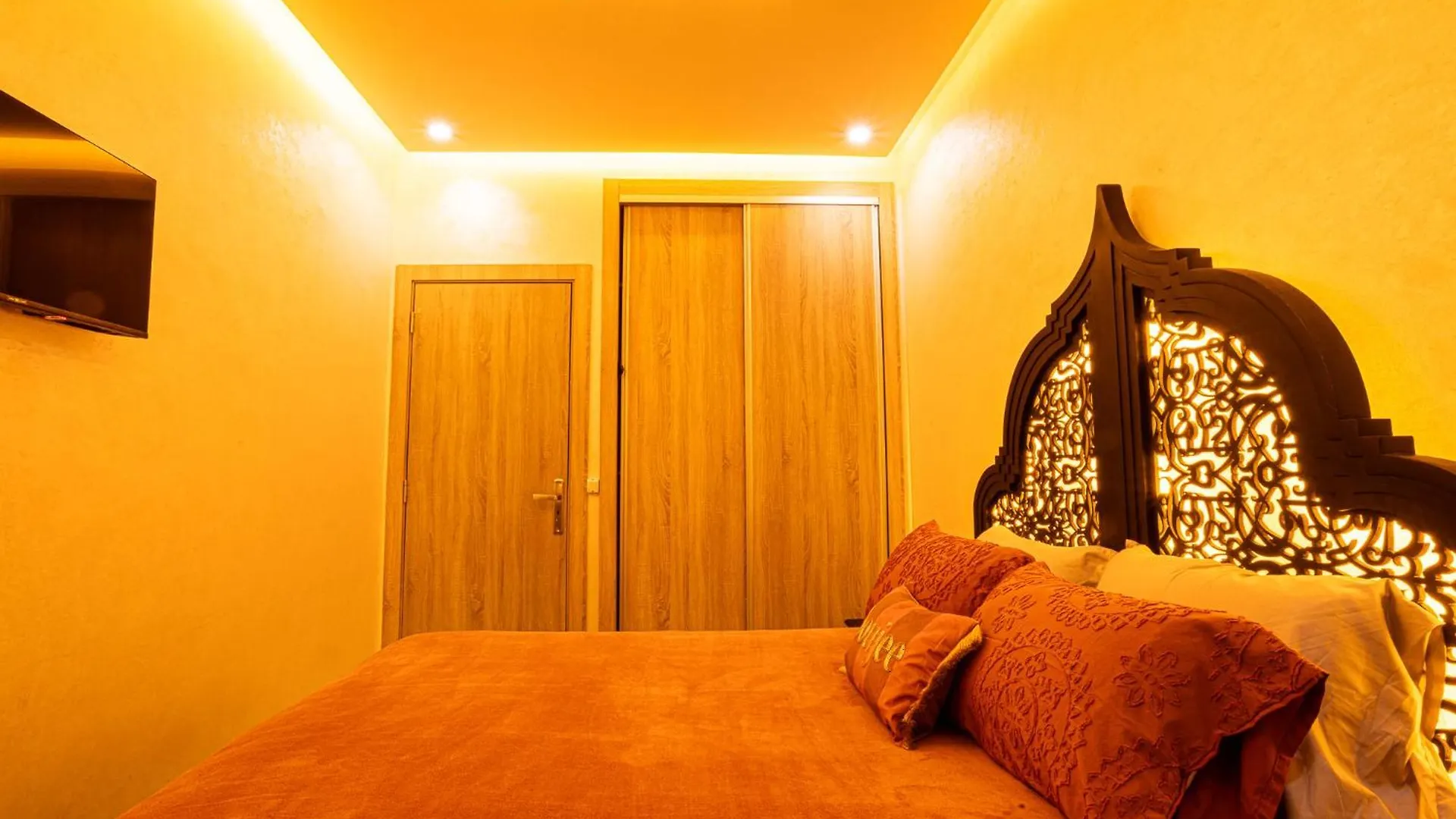 Hags Apartment - Traditional Modern Apartment, Full Ac, 10M From Airport Marrakesz