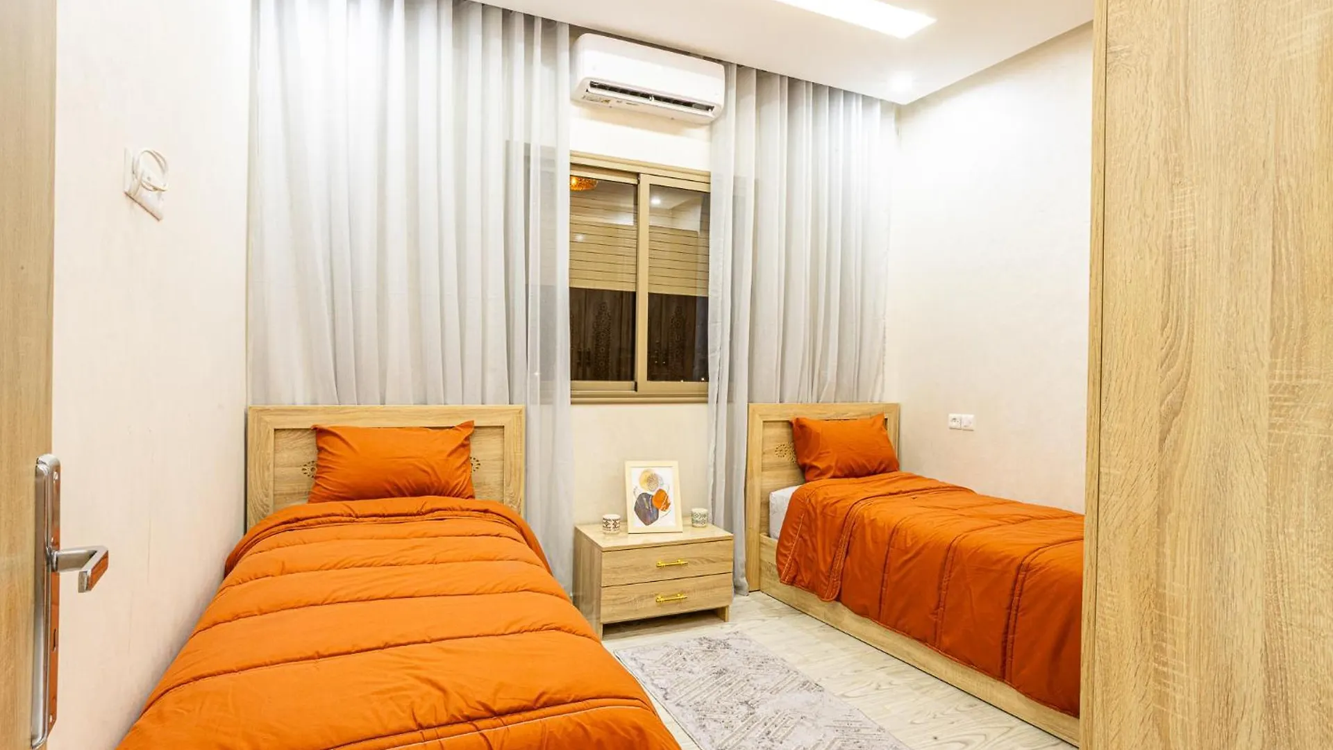 Hags Apartment - Traditional Modern Apartment, Full Ac, 10M From Airport Marrakesz