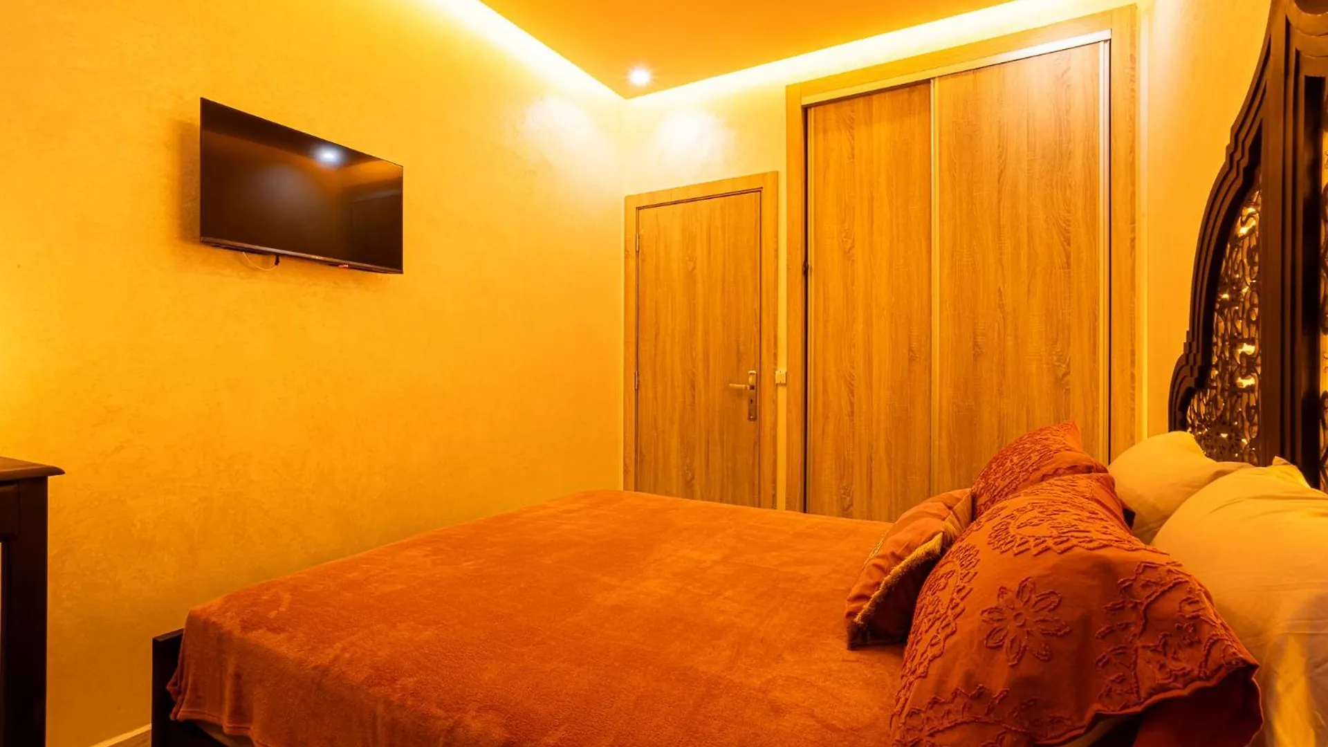 Hags Apartment - Traditional Modern Apartment, Full Ac, 10M From Airport Marrakesz Maroko