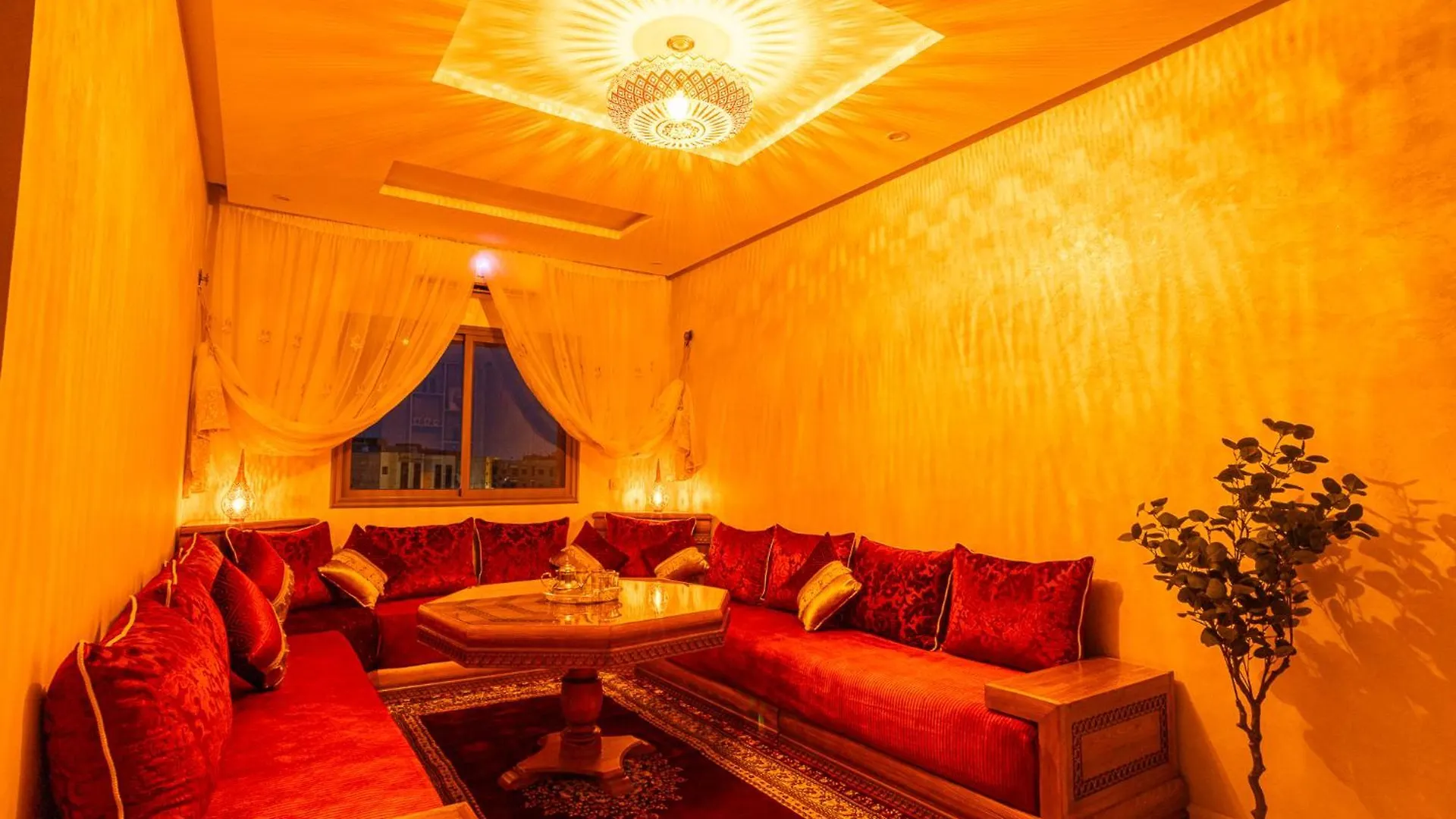 Hags Apartment - Traditional Modern Apartment, Full Ac, 10M From Airport Marrakesz