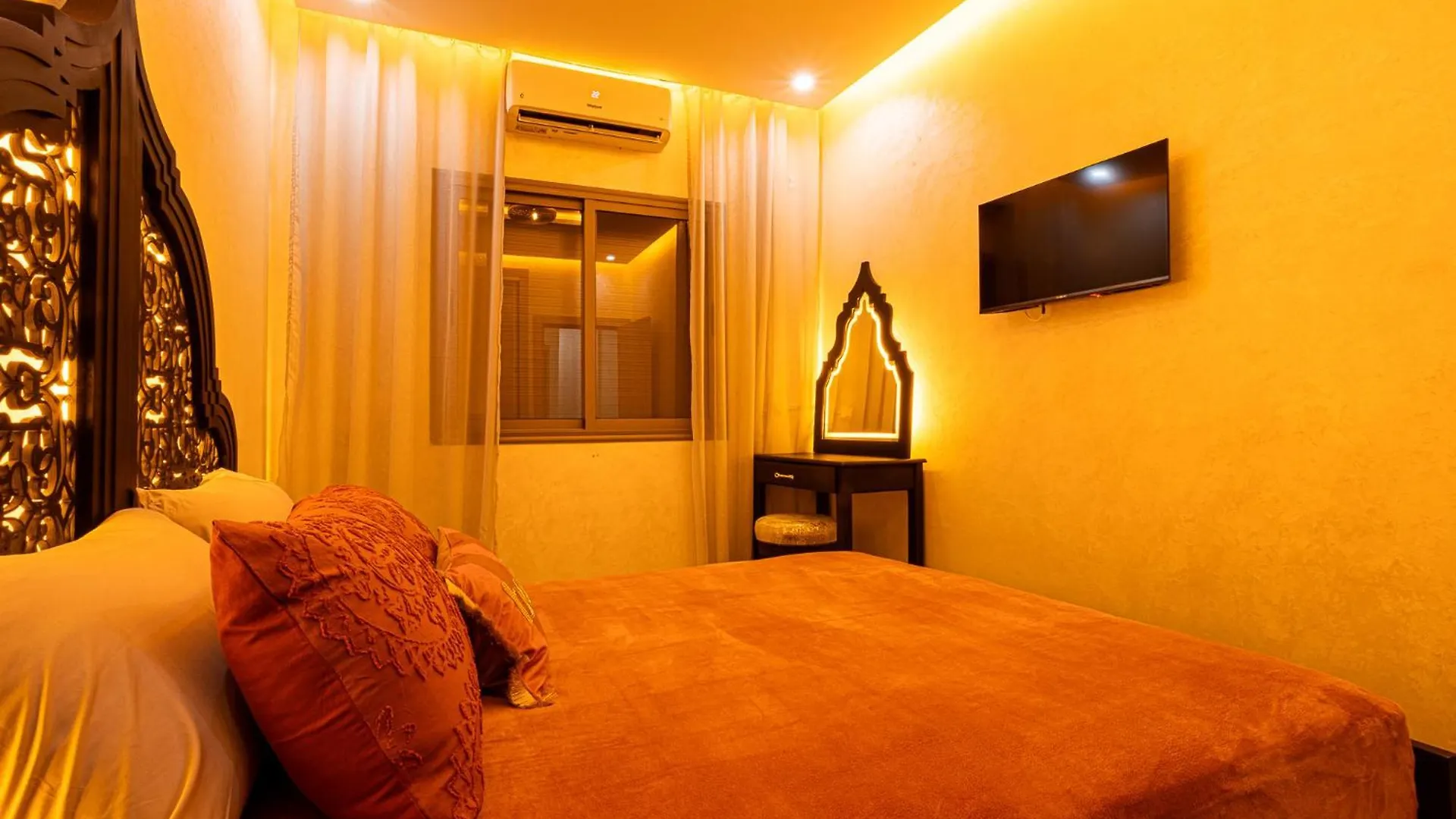 Hags Apartment - Traditional Modern Apartment, Full Ac, 10M From Airport Marrakesz