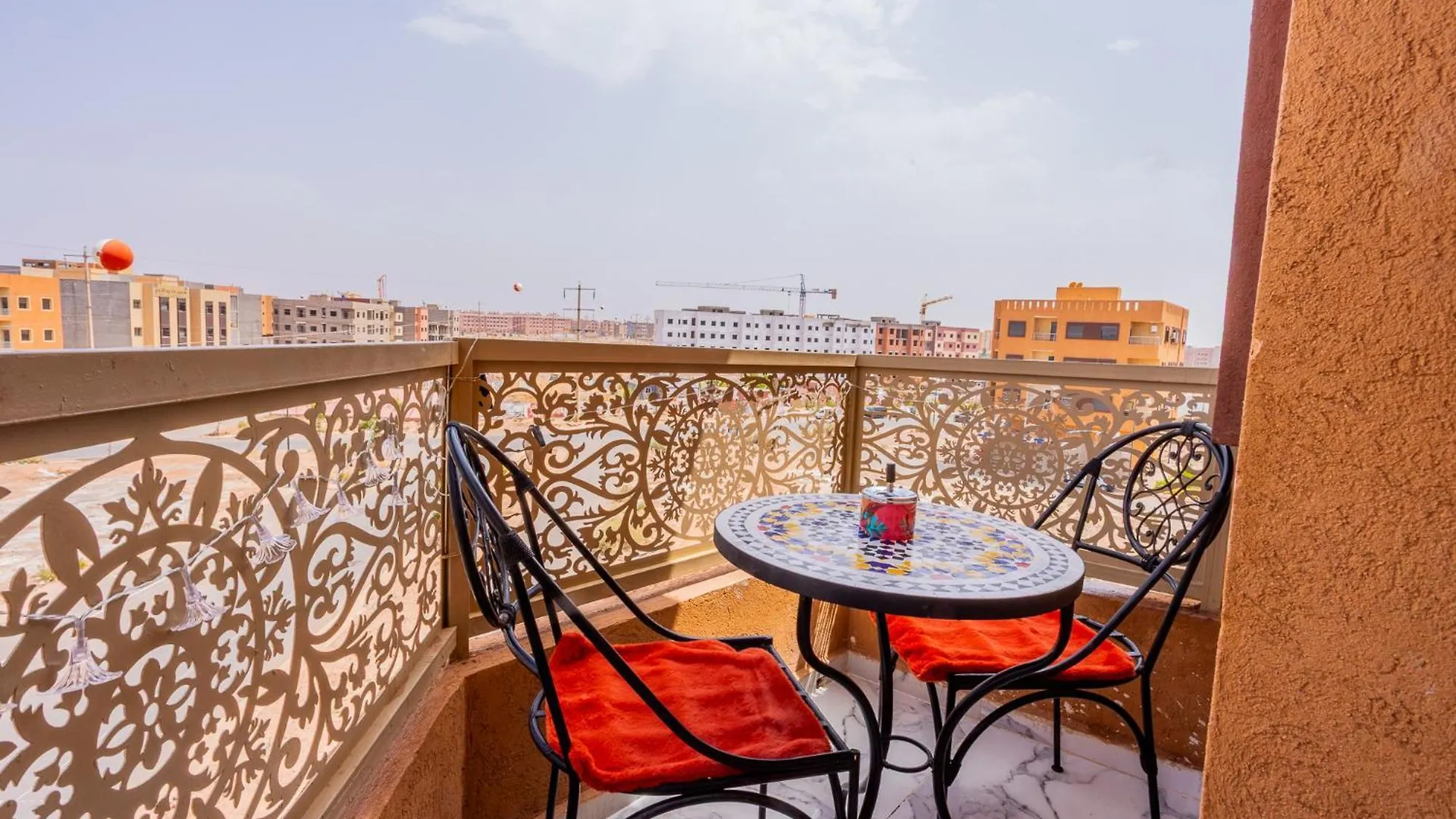 Hags Apartment - Traditional Modern Apartment, Full Ac, 10M From Airport Marrakesz