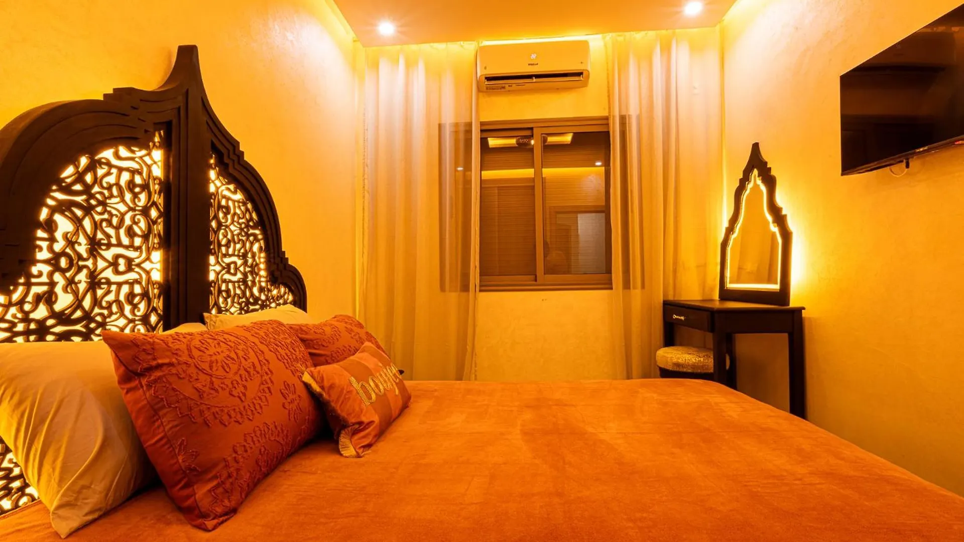 Hags Apartment - Traditional Modern Apartment, Full Ac, 10M From Airport Marrakesz