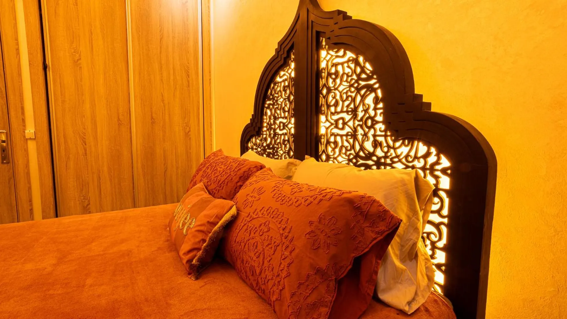 Hags Apartment - Traditional Modern Apartment, Full Ac, 10M From Airport Marrakesz Maroko