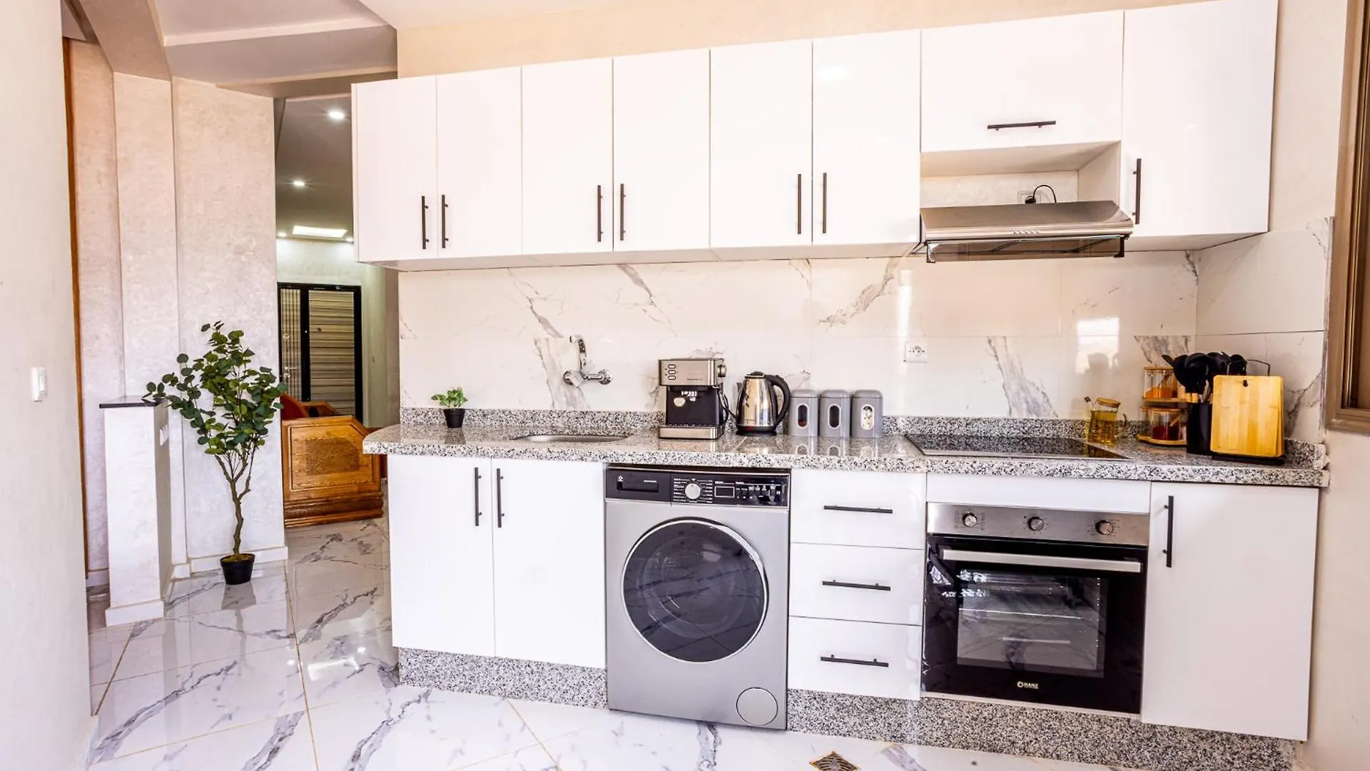 Hags Apartment - Traditional Modern Apartment, Full Ac, 10M From Airport Marakeş Fas