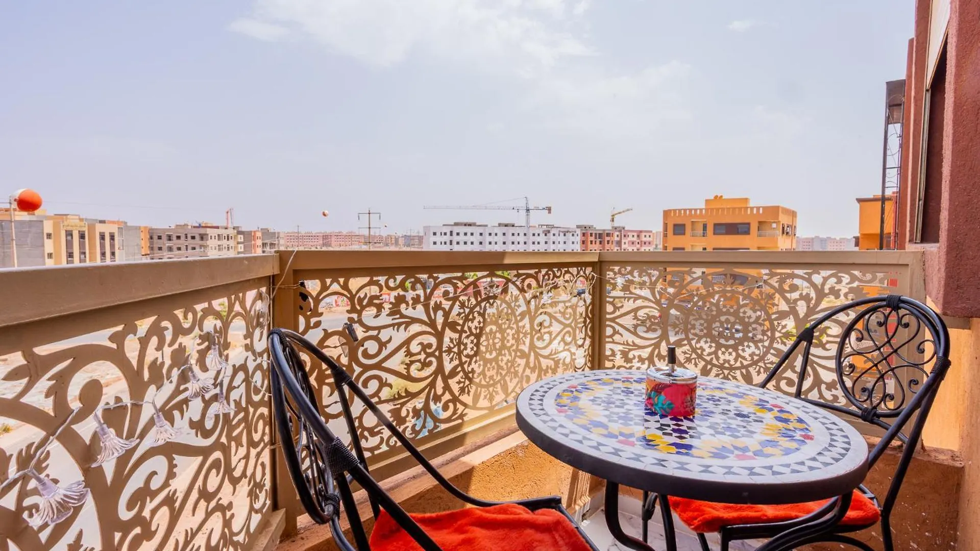 Hags Apartment - Traditional Modern Apartment, Full Ac, 10M From Airport Marrakesz