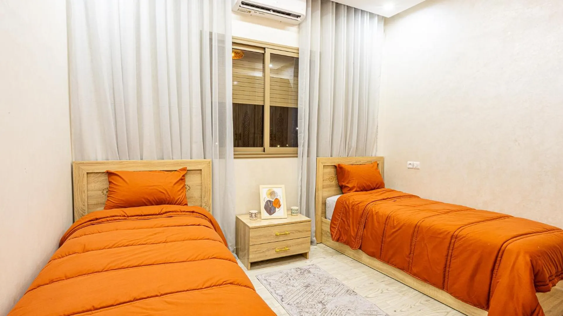 Hags Apartment - Traditional Modern Apartment, Full Ac, 10M From Airport Marakeş
