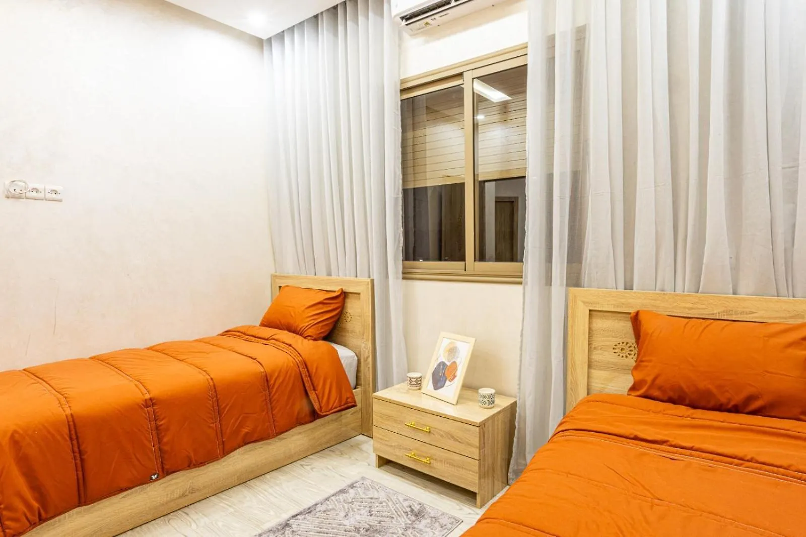 Hags Apartment - Traditional Modern Apartment, Full Ac, 10M From Airport Marrakesz
