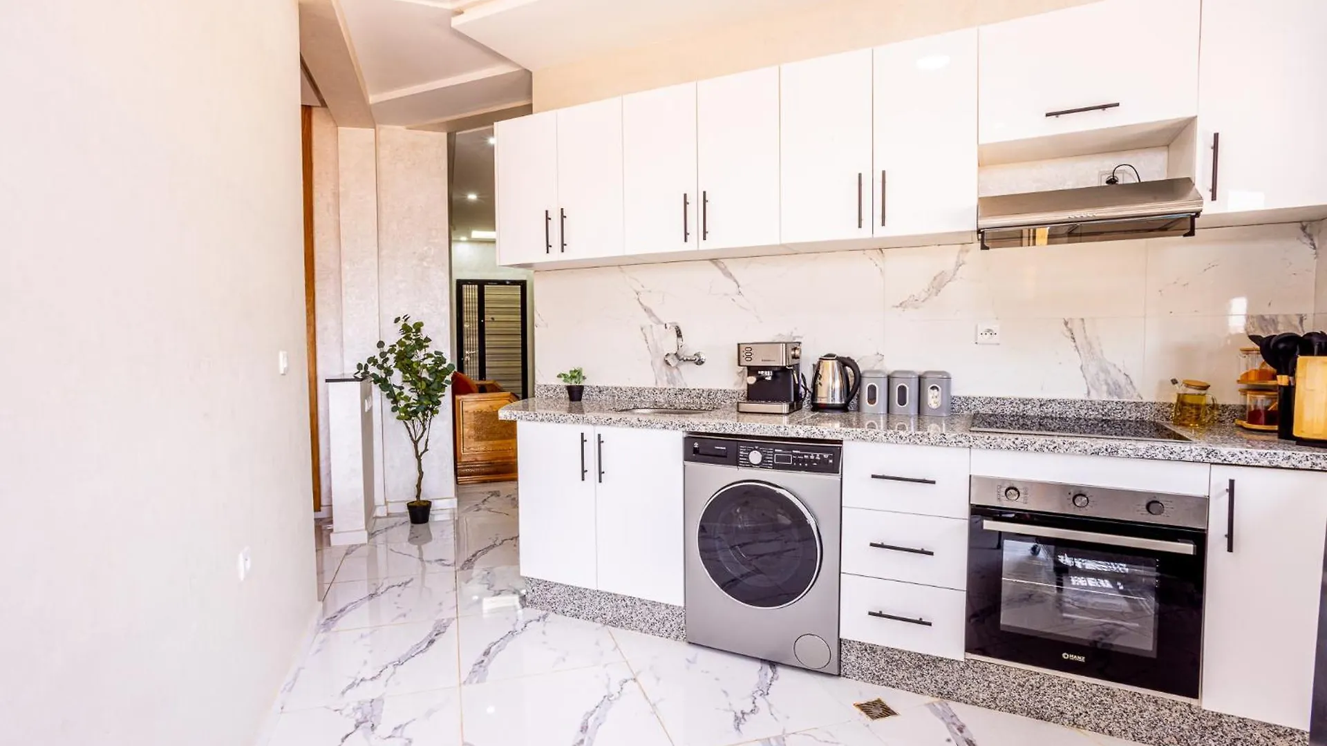 Hags Apartment - Traditional Modern Apartment, Full Ac, 10M From Airport Marakéš