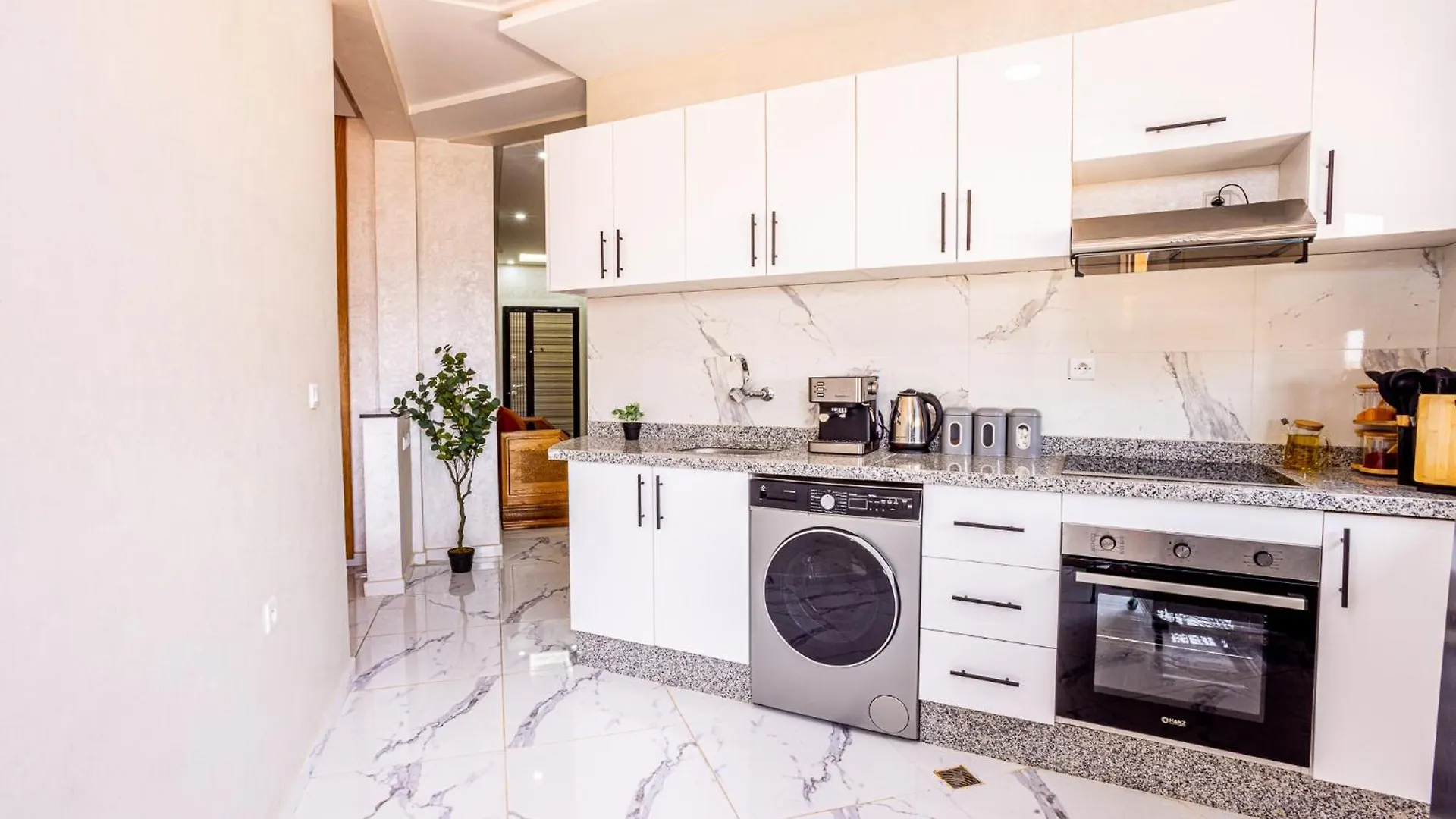 Hags Apartment - Traditional Modern Apartment, Full Ac, 10M From Airport Marakéš