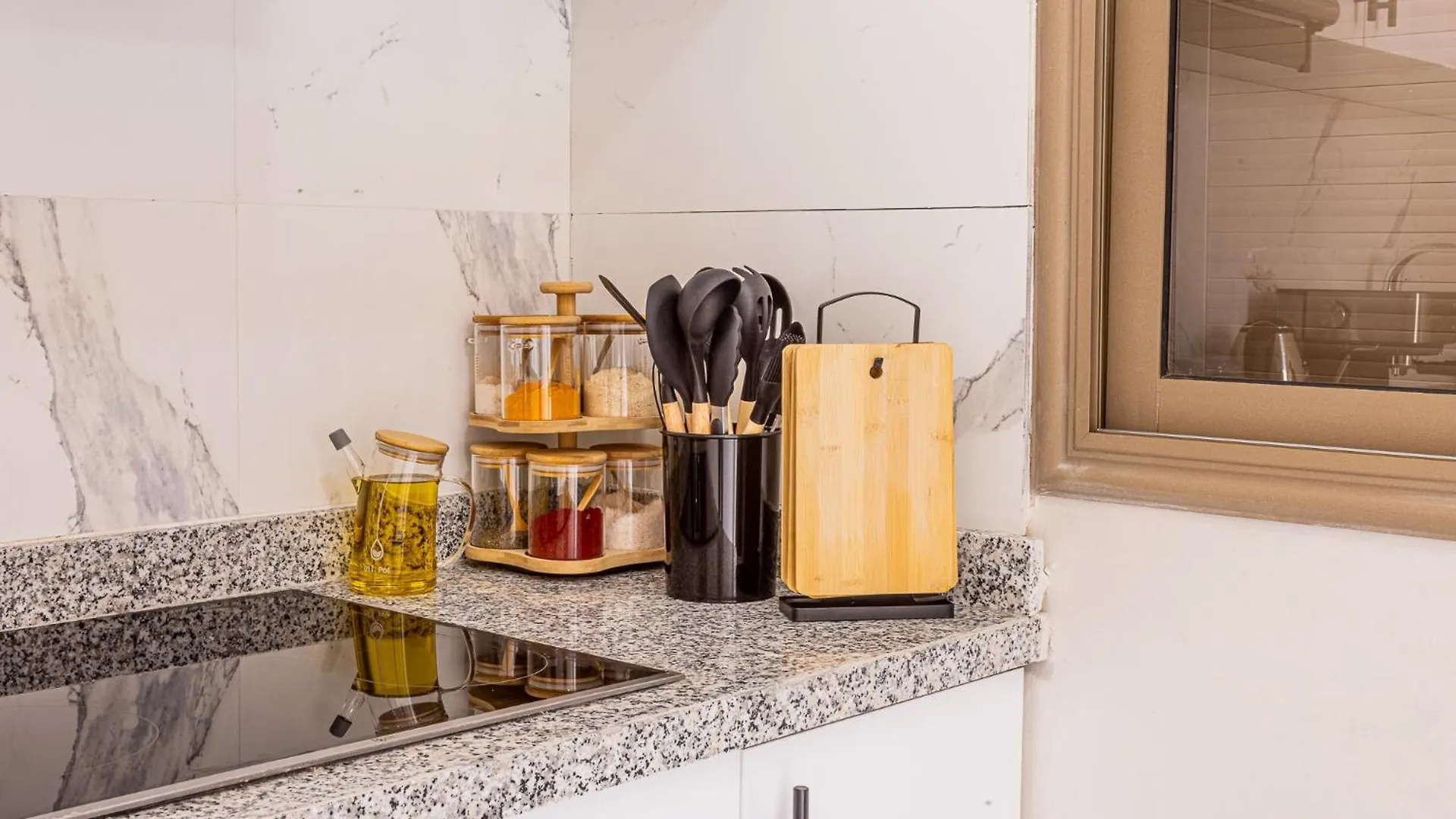 Hags Apartment - Traditional Modern Apartment, Full Ac, 10M From Airport Marakéš